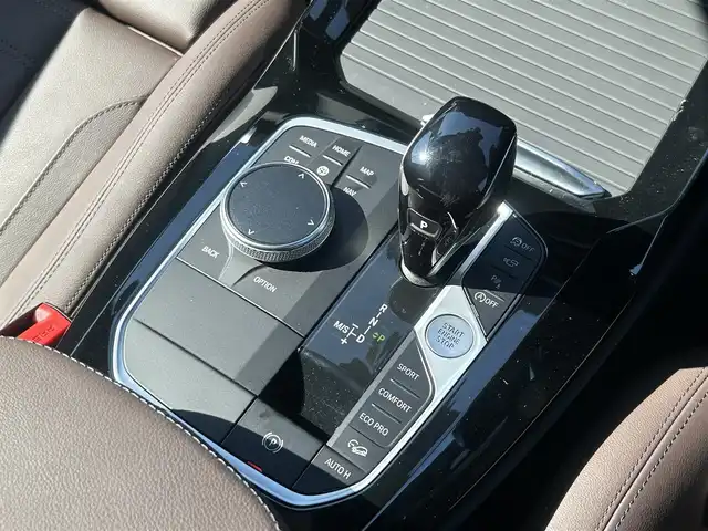 ＢＭＷ Ｘ３ xDrive20d Mスポーツ 群馬県 2022(令4)年 1.6万km サファイアブラックP 4WD/ターボ/ドライビングアシストプロフェッショナル/・アクティブクルーズコントロール/・プリクラッシュセーフティ/・レーンキーピングアシスタント/・ステアリング&レーンコントロールアシスト/・エマージェンシーストップアシスト/・パーキングアシストプロフェッショナル/・リバースアシスト/BMWiDriveナビゲーションシステム/(Bluetooth/AppleCarPlay/フルセグ/USB)/バックカメラ/アラウンドビューモニター/ブラウンレザーシート/サンルーフ/全席シートヒーター/D/N席パワーシート（D席メモリー機能付き）/置くだけ充電/ETC内臓ルームミラー/プッシュスタート/オートエアコン/電動格納ウインカーミラー/革巻きステアリング/ステアリングスイッチ/ステアリングヒーター/パドルシフト/harman/kardonサウンドシステム/F/Rコーナーセンサー/2列目サンシェード/トノカバー/純正フロアマット/純正19インチAW/スペアキー×1