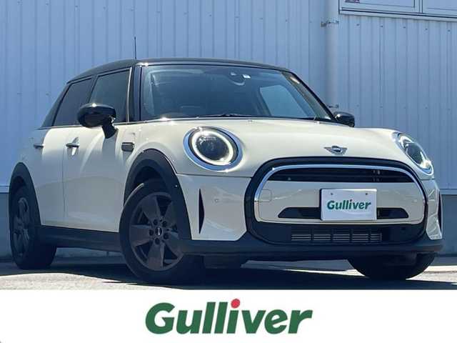 ＭＩＮＩ ＢＭＷ ミニ クーパー 愛媛県 2023(令5)年 1.5万km ペッパー・ホワイト プレミアムプラスパッケージ/純正ナビ　/AM/FM/BT/バックカメラ　/パーキングアシスト　/クルーズコントロール　/インテリジェントセーフティ　/ヘッドアップディスプレイ　/アイドリングストップ　/コーナーセンサー　/ステアリングリモコン　/ETC/デジタルスピードメーター/置くだけ充電/USB/タイプC/D/N席シートヒーター/スペアキー/現状サマー(純正AW)(195/55/R16)/HanKOOK ventus PRime3