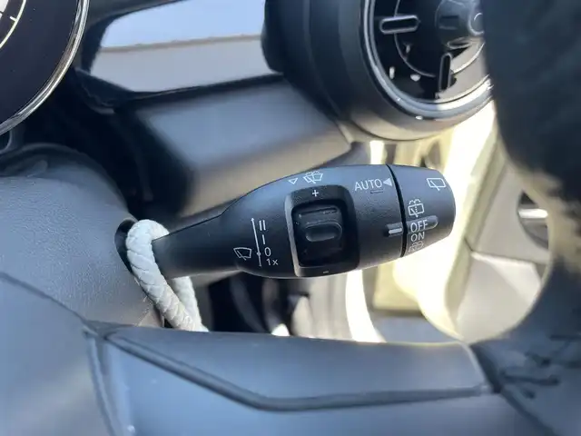 ＭＩＮＩ ＢＭＷ ミニ クーパー 愛媛県 2023(令5)年 1.5万km ペッパー・ホワイト プレミアムプラスパッケージ/純正ナビ　/AM/FM/BT/バックカメラ　/パーキングアシスト　/クルーズコントロール　/インテリジェントセーフティ　/ヘッドアップディスプレイ　/アイドリングストップ　/コーナーセンサー　/ステアリングリモコン　/ETC/デジタルスピードメーター/置くだけ充電/USB/タイプC/D/N席シートヒーター/スペアキー/現状サマー(純正AW)(195/55/R16)/HanKOOK ventus PRime3