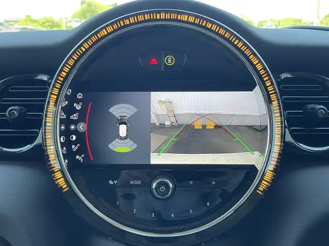 ＭＩＮＩ ＢＭＷ ミニ クーパー 愛媛県 2023(令5)年 1.5万km ペッパー・ホワイト プレミアムプラスパッケージ/純正ナビ　/AM/FM/BT/バックカメラ　/パーキングアシスト　/クルーズコントロール　/インテリジェントセーフティ　/ヘッドアップディスプレイ　/アイドリングストップ　/コーナーセンサー　/ステアリングリモコン　/ETC/デジタルスピードメーター/置くだけ充電/USB/タイプC/D/N席シートヒーター/スペアキー/現状サマー(純正AW)(195/55/R16)/HanKOOK ventus PRime3