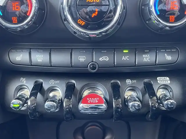 ＭＩＮＩ ＢＭＷ ミニ クーパー 愛媛県 2023(令5)年 1.5万km ペッパー・ホワイト プレミアムプラスパッケージ/純正ナビ　/AM/FM/BT/バックカメラ　/パーキングアシスト　/クルーズコントロール　/インテリジェントセーフティ　/ヘッドアップディスプレイ　/アイドリングストップ　/コーナーセンサー　/ステアリングリモコン　/ETC/デジタルスピードメーター/置くだけ充電/USB/タイプC/D/N席シートヒーター/スペアキー/現状サマー(純正AW)(195/55/R16)/HanKOOK ventus PRime3