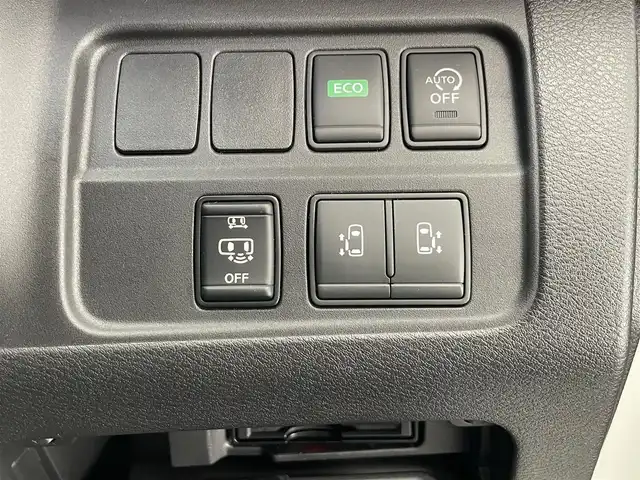 日産 セレナ ハイウェイスター Vセレクション 愛知県 2017(平29)年 2.9万km ブリリアントホワイトパール 純正９型ナビ　純正後席モニター　プロパイロット　デジタルインナーミラー　パーキングアシスト　全方位カメラ　エマブレ　衝突軽減　追従クルコン　シートヒーター　ドラレコ　ハンズフリー両側パワスラ　ＬＥＤオートライト　フォグランプ　オートホールド　プッシュスタート　禁煙車
