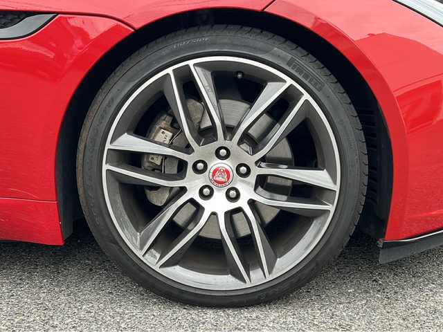 ジャガー Ｆ-ＴＹＰＥ R ダイナミック コンバーチブル 愛知県 2018(平30)年 1.8万km 赤 /禁煙車/正規ディーラー車//メーカーナビ・フルセグTV//メリディアンスピーカー//バックカメラ/ETC2.0//ブラウンレザーシート//電動オープン//クルーズコントロール(ACC)//パドルシフト/ステアヒーター//純正２０インチアルミ//横滑り防止装置//ドライブレコーダー//電動格納ミラーウインカー//ステアリングスイッチ//アイドリングストップ//プッシュスタート//純正フロアマット//新車保証書//取扱説明書