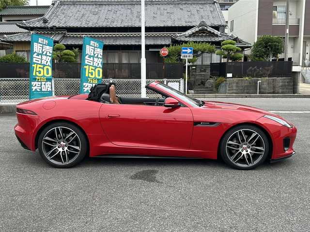 ジャガー Ｆ-ＴＹＰＥ R ダイナミック コンバーチブル 愛知県 2018(平30)年 1.8万km 赤 /禁煙車/正規ディーラー車//メーカーナビ・フルセグTV//メリディアンスピーカー//バックカメラ/ETC2.0//ブラウンレザーシート//電動オープン//クルーズコントロール(ACC)//パドルシフト/ステアヒーター//純正２０インチアルミ//横滑り防止装置//ドライブレコーダー//電動格納ミラーウインカー//ステアリングスイッチ//アイドリングストップ//プッシュスタート//純正フロアマット//新車保証書//取扱説明書