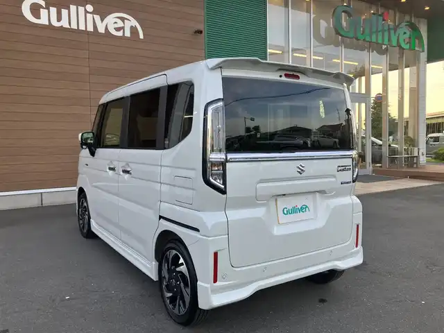スズキ スペーシア カスタム HYBRID XS ターボ 埼玉県 2024(令6)年 0.7万km ピュアホワイトP 登録時6898km/ワンオーナー/ターボ車/両側パワースライドドア/セーフティサポート/　・デュアルセンサーブレーキサポート2/　・低速時前進後進ブレーキサポート/　・車線維持支援機能/　・車線逸脱抑制機能/　・標識認識機能/　・ふらつき警報機能/　・発進お知らせ機能/　・前後誤発進抑制機能/　・ハイビームアシスト/　・ヘッドアップディスプレイ/　・アダプティブクルーズコントロール/社外8型メモリーナビ（AVIC-CL912）/　・バックカメラ/　・フルセグTV/　・CD/DVD再生/　・USB端子/　・Bluetooth接続/　・SDミュージックサーバー/ハーフレザーシート/　・前席シートヒーター/　・後席オットマン/革巻きステアリング/　・ステアリングヒーター/電子式パーキングブレーキ/LEDヘッドライト/LEDフォグ/スマートキー×2/プッシュスタートボタン/後席サーキュレーター/アイドリングストップ/純正15インチAW/純正スポイラー/パドルシフト/保証書/取扱説明書/