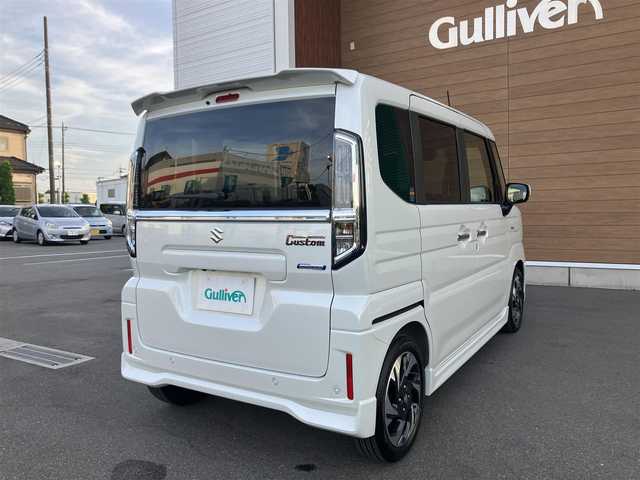 スズキ スペーシア カスタム HYBRID XS ターボ 埼玉県 2024(令6)年 0.7万km ピュアホワイトP 登録時6898km/ワンオーナー/ターボ車/両側パワースライドドア/セーフティサポート/　・デュアルセンサーブレーキサポート2/　・低速時前進後進ブレーキサポート/　・車線維持支援機能/　・車線逸脱抑制機能/　・標識認識機能/　・ふらつき警報機能/　・発進お知らせ機能/　・前後誤発進抑制機能/　・ハイビームアシスト/　・ヘッドアップディスプレイ/　・アダプティブクルーズコントロール/社外8型メモリーナビ（AVIC-CL912）/　・バックカメラ/　・フルセグTV/　・CD/DVD再生/　・USB端子/　・Bluetooth接続/　・SDミュージックサーバー/ハーフレザーシート/　・前席シートヒーター/　・後席オットマン/革巻きステアリング/　・ステアリングヒーター/電子式パーキングブレーキ/LEDヘッドライト/LEDフォグ/スマートキー×2/プッシュスタートボタン/後席サーキュレーター/アイドリングストップ/純正15インチAW/純正スポイラー/パドルシフト/保証書/取扱説明書/
