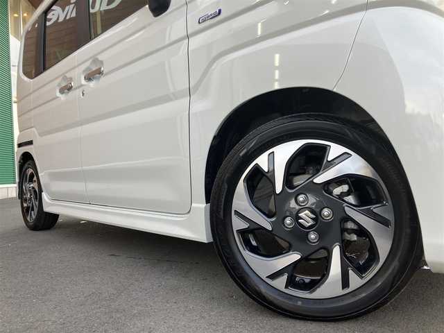 スズキ スペーシア カスタム HYBRID XS ターボ 埼玉県 2024(令6)年 0.7万km ピュアホワイトP 登録時6898km/ワンオーナー/ターボ車/両側パワースライドドア/セーフティサポート/　・デュアルセンサーブレーキサポート2/　・低速時前進後進ブレーキサポート/　・車線維持支援機能/　・車線逸脱抑制機能/　・標識認識機能/　・ふらつき警報機能/　・発進お知らせ機能/　・前後誤発進抑制機能/　・ハイビームアシスト/　・ヘッドアップディスプレイ/　・アダプティブクルーズコントロール/社外8型メモリーナビ（AVIC-CL912）/　・バックカメラ/　・フルセグTV/　・CD/DVD再生/　・USB端子/　・Bluetooth接続/　・SDミュージックサーバー/ハーフレザーシート/　・前席シートヒーター/　・後席オットマン/革巻きステアリング/　・ステアリングヒーター/電子式パーキングブレーキ/LEDヘッドライト/LEDフォグ/スマートキー×2/プッシュスタートボタン/後席サーキュレーター/アイドリングストップ/純正15インチAW/純正スポイラー/パドルシフト/保証書/取扱説明書/