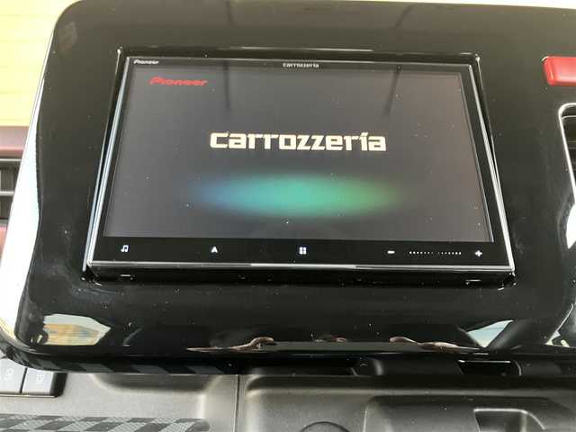 スズキ スペーシア カスタム HYBRID XS ターボ 埼玉県 2024(令6)年 0.7万km ピュアホワイトP 登録時6898km/ワンオーナー/ターボ車/両側パワースライドドア/セーフティサポート/　・デュアルセンサーブレーキサポート2/　・低速時前進後進ブレーキサポート/　・車線維持支援機能/　・車線逸脱抑制機能/　・標識認識機能/　・ふらつき警報機能/　・発進お知らせ機能/　・前後誤発進抑制機能/　・ハイビームアシスト/　・ヘッドアップディスプレイ/　・アダプティブクルーズコントロール/社外8型メモリーナビ（AVIC-CL912）/　・バックカメラ/　・フルセグTV/　・CD/DVD再生/　・USB端子/　・Bluetooth接続/　・SDミュージックサーバー/ハーフレザーシート/　・前席シートヒーター/　・後席オットマン/革巻きステアリング/　・ステアリングヒーター/電子式パーキングブレーキ/LEDヘッドライト/LEDフォグ/スマートキー×2/プッシュスタートボタン/後席サーキュレーター/アイドリングストップ/純正15インチAW/純正スポイラー/パドルシフト/保証書/取扱説明書/