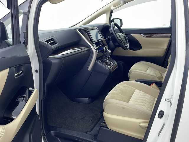 トヨタ アルファード X 兵庫県 2018(平30)年 6.2万km ホワイトパールクリスタルシャイン ・純正ナビ/Bluetooth/CD/DVD/TV/SD/・フリップダウンモニター/・バックカメラ/・トヨタセーフティセンス/・衝突軽減ブレーキ/・レーンキープアシスト/・レーダークルーズコントロール/・電動パーキングブレーキ/・ブレーキホールド/・クリアランスソナー/・前後コーナーセンサー/・MTモード付AT/・両側パワースライドドア/・サンルーフ/・AC100V電源/・WAC/・純正16インチアルミホイール/・純正スマートキー/・プッシュスタートボタン/・スペアキー/・ステアリングリモコン/・革巻きステアリング/・W＋サイドエアバッグ/・カーテンエアバッグ/・LEDオートライト/・オートマチックハイビーム/・ビルドインETC