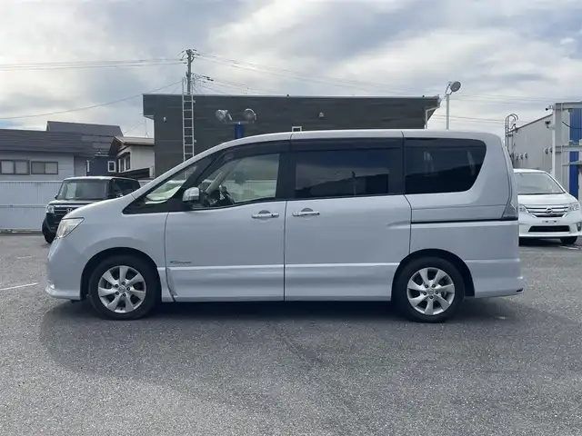 日産 セレナ ハイウェイS G Sハイブリッド 山形県 2012(平24)年 9.8万km エターナルスノーホワイト (株)IDOMが運営する【じしゃロン山形店】の自社ローン専用車両になります。/こちらは現金またはオートローンご利用時の価格です。/自社ローンご希望の方は別途その旨お申付け下さい。/カロッツェリアナビ/【CD/DVD/TV/Bluetooth】/バックカメラ/フリップダウンモニター/両側パワースライドドア/クルーズコントロール/ETC/スマートキー/プッシュスタート/横滑り防止/アイドリングストップ/ドアバイザー/電格ミラー/ウィンカーミラー/後席サンシェード/背面テーブル