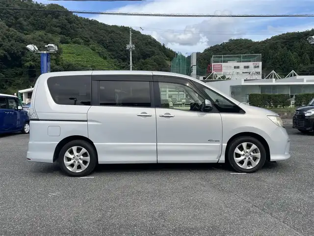 日産 セレナ ハイウェイS G Sハイブリッド 山形県 2012(平24)年 9.8万km エターナルスノーホワイト (株)IDOMが運営する【じしゃロン山形店】の自社ローン専用車両になります。/こちらは現金またはオートローンご利用時の価格です。/自社ローンご希望の方は別途その旨お申付け下さい。/カロッツェリアナビ/【CD/DVD/TV/Bluetooth】/バックカメラ/フリップダウンモニター/両側パワースライドドア/クルーズコントロール/ETC/スマートキー/プッシュスタート/横滑り防止/アイドリングストップ/ドアバイザー/電格ミラー/ウィンカーミラー/後席サンシェード/背面テーブル