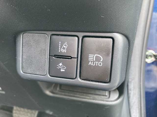 トヨタ アクア S スタイルブラック 愛媛県 2018(平30)年 5.4万km ダークブルーマイカ 禁煙車 /純正ナビ(NSZT-W68T) /・CD DVD Bluetooth フルセグTV /バックカメラ /前座席シートヒーター /ビルトインETC /オートライト /・オートハイビーム /衝突軽減ブレーキ /レーンキープアシスト/コーナーセンサー /プッシュスタート/・スペアキー/フロアマット/取扱説明書
