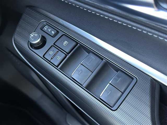 トヨタ ハリアー ハイブリッド Z ナイトシェード 愛知県 2025(令7)年 0.4万km プレシャスブラックパール ワンオーナー/走行距離5000ｋｍ以下/12.3型メーカーオプションナビ【Bluetooth FM AM フルセグ】/JBLサウンド/サンルーフ/デジタルインナーミラー【ドラレコ付】/ヘッドアップディスプレイ/全方位カメラ/ビルトインETC2.0/プロアクティブドライビングシステム/アダプティブクルーズコントロール/衝突軽減/レーンキープアシスト/ロードサインアシスト/リヤカメラディテクション/リヤクロストラフィックアラート/パーキングサポートブレーキ/ブラインドスポットミニター/ブレーキホールド/LEDヘッドライト/オートライト/オートマチックハイビーム/ステアリングリモコン/ステアリングヒーター/100V充電/電動リアゲート/ハーフレザーシート/パワーシート/前席シートヒーター/ナノイー/純正フロアマット/順位アルミホイール/禁煙車