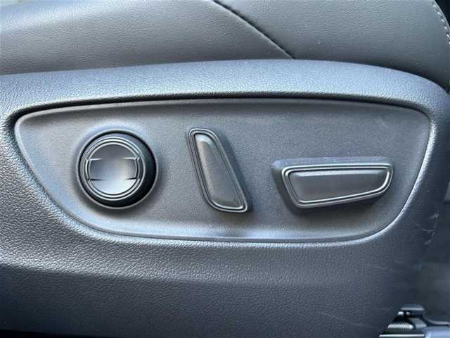 トヨタ ハリアー ハイブリッド Z ナイトシェード 愛知県 2025(令7)年 0.4万km プレシャスブラックパール ワンオーナー/走行距離5000ｋｍ以下/12.3型メーカーオプションナビ【Bluetooth FM AM フルセグ】/JBLサウンド/サンルーフ/デジタルインナーミラー【ドラレコ付】/ヘッドアップディスプレイ/全方位カメラ/ビルトインETC2.0/プロアクティブドライビングシステム/アダプティブクルーズコントロール/衝突軽減/レーンキープアシスト/ロードサインアシスト/リヤカメラディテクション/リヤクロストラフィックアラート/パーキングサポートブレーキ/ブラインドスポットミニター/ブレーキホールド/LEDヘッドライト/オートライト/オートマチックハイビーム/ステアリングリモコン/ステアリングヒーター/100V充電/電動リアゲート/ハーフレザーシート/パワーシート/前席シートヒーター/ナノイー/純正フロアマット/順位アルミホイール/禁煙車