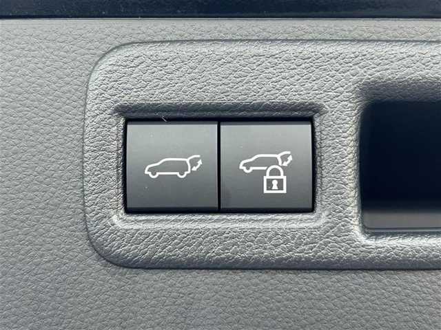 トヨタ ハリアー ハイブリッド Z ナイトシェード 愛知県 2025(令7)年 0.4万km プレシャスブラックパール ワンオーナー/走行距離5000ｋｍ以下/12.3型メーカーオプションナビ【Bluetooth FM AM フルセグ】/JBLサウンド/サンルーフ/デジタルインナーミラー【ドラレコ付】/ヘッドアップディスプレイ/全方位カメラ/ビルトインETC2.0/プロアクティブドライビングシステム/アダプティブクルーズコントロール/衝突軽減/レーンキープアシスト/ロードサインアシスト/リヤカメラディテクション/リヤクロストラフィックアラート/パーキングサポートブレーキ/ブラインドスポットミニター/ブレーキホールド/LEDヘッドライト/オートライト/オートマチックハイビーム/ステアリングリモコン/ステアリングヒーター/100V充電/電動リアゲート/ハーフレザーシート/パワーシート/前席シートヒーター/ナノイー/純正フロアマット/順位アルミホイール/禁煙車