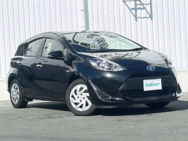 トヨタ アクア S 三重県 2018(平30)年 3.8万km ブラックマイカ 純正ナビ/バックカメラ/スペアキー/ステアスイッチ/トヨタセーフティーセンス/純正フロアマット/純正ドアバイザー/電動格納ミラー/ＰＣＳ/先行車発進告知/禁煙車