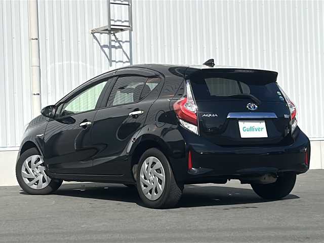トヨタ アクア S 三重県 2018(平30)年 3.8万km ブラックマイカ 純正ナビ/バックカメラ/スペアキー/ステアスイッチ/トヨタセーフティーセンス/純正フロアマット/純正ドアバイザー/電動格納ミラー/ＰＣＳ/先行車発進告知/禁煙車