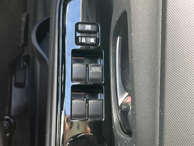 トヨタ アクア S 三重県 2018(平30)年 3.8万km ブラックマイカ 純正ナビ/バックカメラ/スペアキー/ステアスイッチ/トヨタセーフティーセンス/純正フロアマット/純正ドアバイザー/電動格納ミラー/ＰＣＳ/先行車発進告知/禁煙車