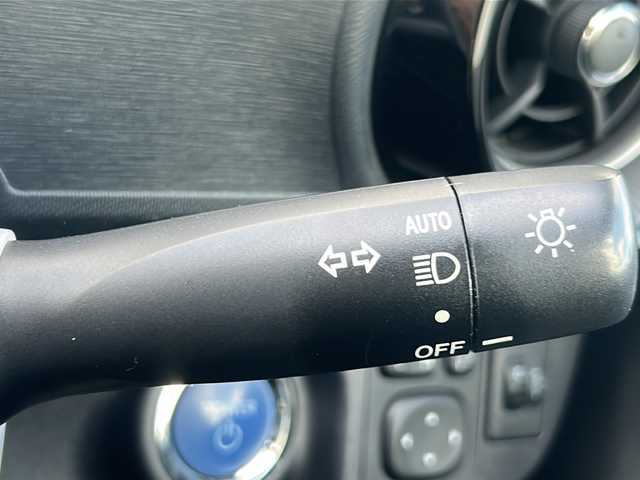 トヨタ アクア S 三重県 2018(平30)年 3.8万km ブラックマイカ 純正ナビ/バックカメラ/スペアキー/ステアスイッチ/トヨタセーフティーセンス/純正フロアマット/純正ドアバイザー/電動格納ミラー/ＰＣＳ/先行車発進告知/禁煙車