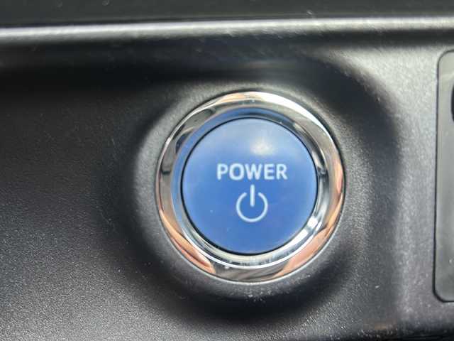 トヨタ アクア S 三重県 2018(平30)年 3.8万km ブラックマイカ 純正ナビ/バックカメラ/スペアキー/ステアスイッチ/トヨタセーフティーセンス/純正フロアマット/純正ドアバイザー/電動格納ミラー/ＰＣＳ/先行車発進告知/禁煙車