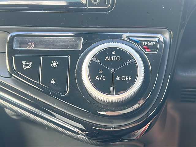 トヨタ アクア S 三重県 2018(平30)年 3.8万km ブラックマイカ 純正ナビ/バックカメラ/スペアキー/ステアスイッチ/トヨタセーフティーセンス/純正フロアマット/純正ドアバイザー/電動格納ミラー/ＰＣＳ/先行車発進告知/禁煙車