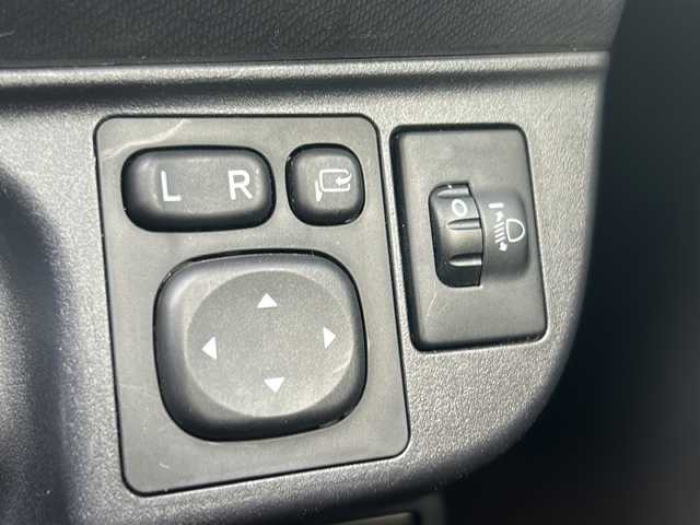 トヨタ アクア S 三重県 2018(平30)年 3.8万km ブラックマイカ 純正ナビ/バックカメラ/スペアキー/ステアスイッチ/トヨタセーフティーセンス/純正フロアマット/純正ドアバイザー/電動格納ミラー/ＰＣＳ/先行車発進告知/禁煙車