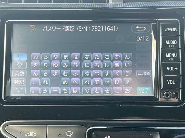 トヨタ アクア S 三重県 2018(平30)年 3.8万km ブラックマイカ 純正ナビ/バックカメラ/スペアキー/ステアスイッチ/トヨタセーフティーセンス/純正フロアマット/純正ドアバイザー/電動格納ミラー/ＰＣＳ/先行車発進告知/禁煙車