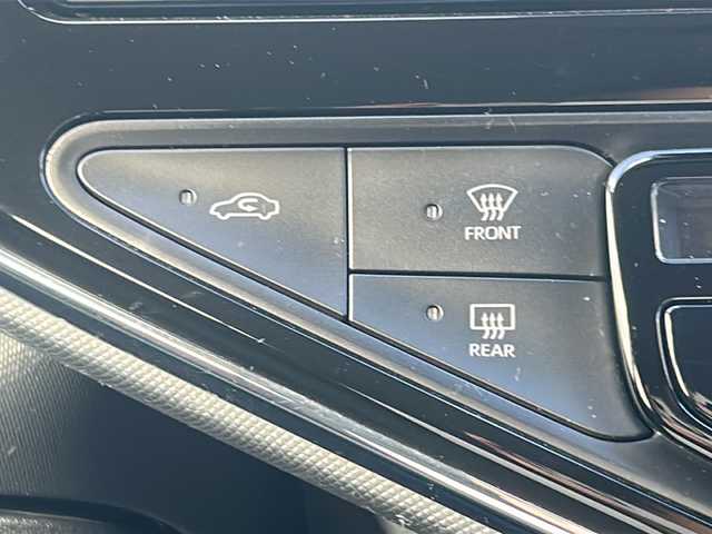 トヨタ アクア S 三重県 2018(平30)年 3.8万km ブラックマイカ 純正ナビ/バックカメラ/スペアキー/ステアスイッチ/トヨタセーフティーセンス/純正フロアマット/純正ドアバイザー/電動格納ミラー/ＰＣＳ/先行車発進告知/禁煙車