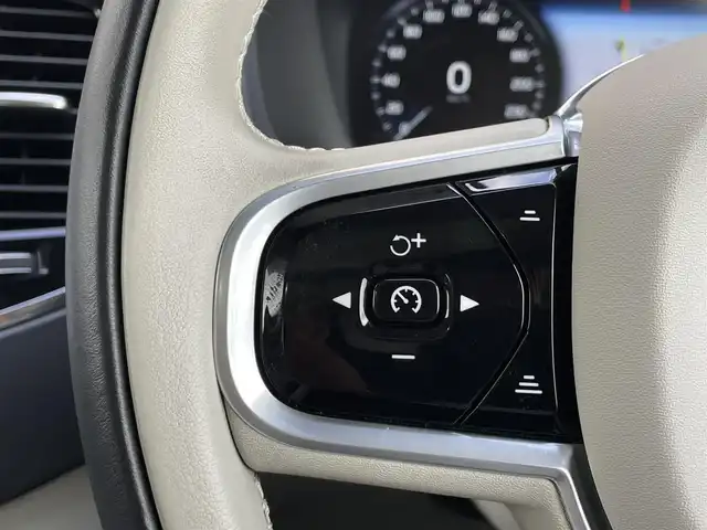 ボルボ ボルボ ＸＣ９０ リチャージ アルティメット T8 AWD PHV 三重県 2022(令4)年 3.7万km ベージュ パノラマサンルーフ　/ブロンド革　/ハーマンカードン　/HUD　/インテリセーフ　/純正前後ドラレコ　/ACC　/オレフォスシフト　/エアサス　/シートベンチ　/シートヒーター　/ハンドルヒーター　/純正21AW　/LEDヘッドライト/サイドステップ