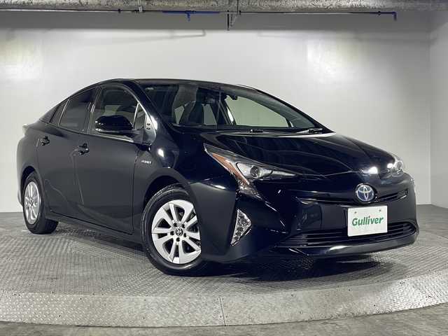 トヨタ プリウス S 沖縄県 2015(平27)年 6万km アティチュードブラックマイカ 禁煙車/純正８インチナビ/・ＣＤ／ＤＶＤ/・フルセグＴＶ／ＢＬＵＥＴＯＯＴＨ/バックカメラ/ドライブレコーダー前方/ビルトインＥＴＣ/純正フロアマット/ＬＥＤヘッドライト/フォグライト/トヨタセーフティーセンス/・プリクラッシュセーフティ/・レーンデパーチャーアラート/・オートマチックハイビーム/取扱説明書/保証書