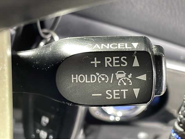 トヨタ プリウス S 沖縄県 2015(平27)年 6万km アティチュードブラックマイカ 禁煙車/純正８インチナビ/・ＣＤ／ＤＶＤ/・フルセグＴＶ／ＢＬＵＥＴＯＯＴＨ/バックカメラ/ドライブレコーダー前方/ビルトインＥＴＣ/純正フロアマット/ＬＥＤヘッドライト/フォグライト/トヨタセーフティーセンス/・プリクラッシュセーフティ/・レーンデパーチャーアラート/・オートマチックハイビーム/取扱説明書/保証書