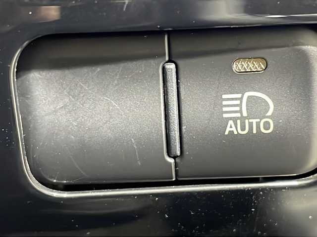 トヨタ プリウス S 沖縄県 2015(平27)年 6万km アティチュードブラックマイカ 禁煙車/純正８インチナビ/・ＣＤ／ＤＶＤ/・フルセグＴＶ／ＢＬＵＥＴＯＯＴＨ/バックカメラ/ドライブレコーダー前方/ビルトインＥＴＣ/純正フロアマット/ＬＥＤヘッドライト/フォグライト/トヨタセーフティーセンス/・プリクラッシュセーフティ/・レーンデパーチャーアラート/・オートマチックハイビーム/取扱説明書/保証書