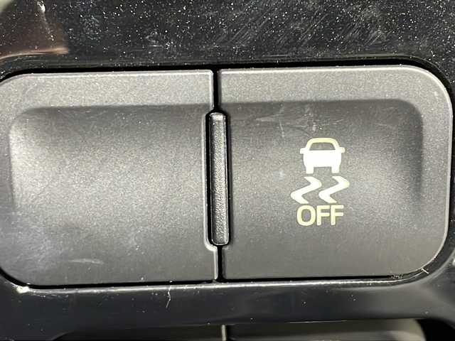 トヨタ プリウス S 沖縄県 2015(平27)年 6万km アティチュードブラックマイカ 禁煙車/純正８インチナビ/・ＣＤ／ＤＶＤ/・フルセグＴＶ／ＢＬＵＥＴＯＯＴＨ/バックカメラ/ドライブレコーダー前方/ビルトインＥＴＣ/純正フロアマット/ＬＥＤヘッドライト/フォグライト/トヨタセーフティーセンス/・プリクラッシュセーフティ/・レーンデパーチャーアラート/・オートマチックハイビーム/取扱説明書/保証書