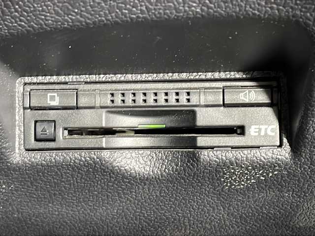 トヨタ プリウス S 沖縄県 2015(平27)年 6万km アティチュードブラックマイカ 禁煙車/純正８インチナビ/・ＣＤ／ＤＶＤ/・フルセグＴＶ／ＢＬＵＥＴＯＯＴＨ/バックカメラ/ドライブレコーダー前方/ビルトインＥＴＣ/純正フロアマット/ＬＥＤヘッドライト/フォグライト/トヨタセーフティーセンス/・プリクラッシュセーフティ/・レーンデパーチャーアラート/・オートマチックハイビーム/取扱説明書/保証書