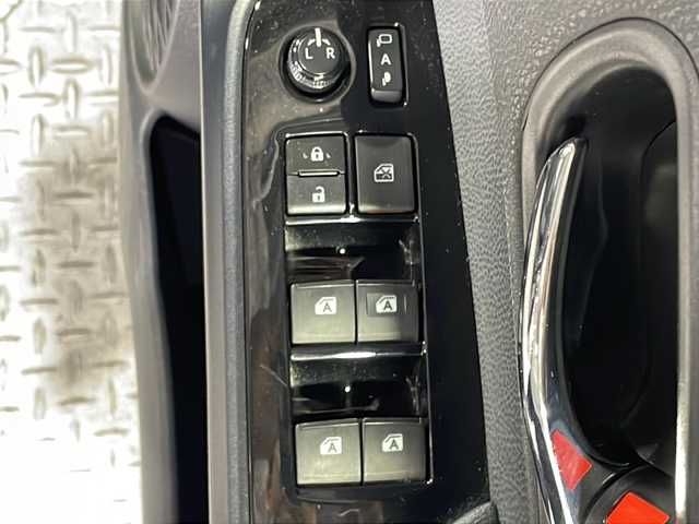 トヨタ プリウス S 沖縄県 2015(平27)年 6万km アティチュードブラックマイカ 禁煙車/純正８インチナビ/・ＣＤ／ＤＶＤ/・フルセグＴＶ／ＢＬＵＥＴＯＯＴＨ/バックカメラ/ドライブレコーダー前方/ビルトインＥＴＣ/純正フロアマット/ＬＥＤヘッドライト/フォグライト/トヨタセーフティーセンス/・プリクラッシュセーフティ/・レーンデパーチャーアラート/・オートマチックハイビーム/取扱説明書/保証書