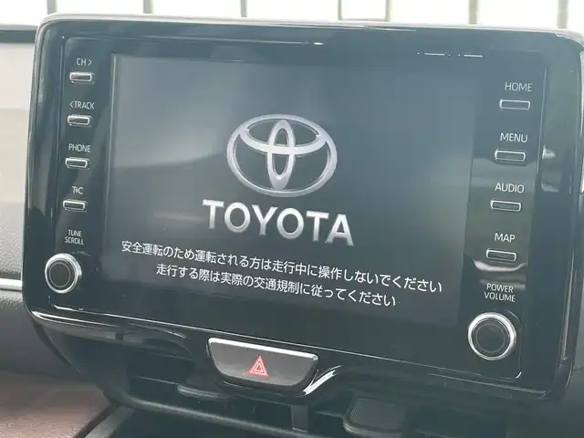 トヨタ ヤリスクロス Z 大阪府 2022(令4)年 2.2万km ホワイトパールクリスタルシャイン ディスプレイオーディオナビ（バックカメラ/Bluetooth/ApplCarPlay/AndroidAuto/SD）/セーフティセンス/プッシュスタート/スマートキー/スペアキー/パワーシート/シートヒーターDN席/ハーフレザー/純正フロアマット/クルーズコントロール/ビルトインETC/純正ドライブレコーダー【DRT-H68A】/アルミホイール/コーナーセンサー前後/レーンキープアシスト/横滑り防止装置/盗難防止装置/衝突被害軽減システム/オートマチックハイビーム/取扱説明書/保証書