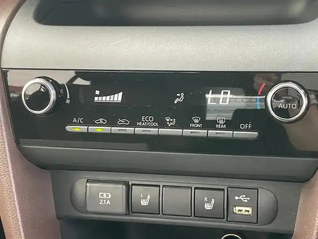 トヨタ ヤリスクロス Z 大阪府 2022(令4)年 2.2万km ホワイトパールクリスタルシャイン ディスプレイオーディオナビ（バックカメラ/Bluetooth/ApplCarPlay/AndroidAuto/SD）/セーフティセンス/プッシュスタート/スマートキー/スペアキー/パワーシート/シートヒーターDN席/ハーフレザー/純正フロアマット/クルーズコントロール/ビルトインETC/純正ドライブレコーダー【DRT-H68A】/アルミホイール/コーナーセンサー前後/レーンキープアシスト/横滑り防止装置/盗難防止装置/衝突被害軽減システム/オートマチックハイビーム/取扱説明書/保証書