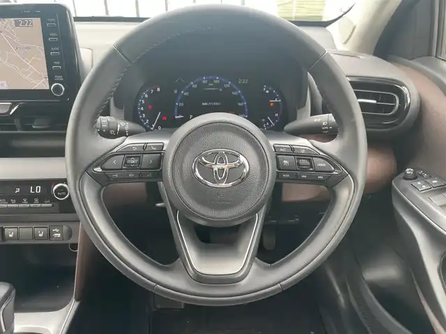 トヨタ ヤリスクロス Z 大阪府 2022(令4)年 2.2万km ホワイトパールクリスタルシャイン ディスプレイオーディオナビ（バックカメラ/Bluetooth/ApplCarPlay/AndroidAuto/SD）/セーフティセンス/プッシュスタート/スマートキー/スペアキー/パワーシート/シートヒーターDN席/ハーフレザー/純正フロアマット/クルーズコントロール/ビルトインETC/純正ドライブレコーダー【DRT-H68A】/アルミホイール/コーナーセンサー前後/レーンキープアシスト/横滑り防止装置/盗難防止装置/衝突被害軽減システム/オートマチックハイビーム/取扱説明書/保証書