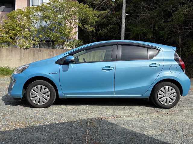 トヨタ アクア L 石川県 2016(平28)年 3.4万km クールソーダメタリック 社外ナビ/（AM/FM/SD/Bluetooth/フルセグTV）/ハンズフリー/ドライブレコーダー/ビルドインETC/レーンキープ/衝突軽減/横滑り防止/オートライト/オートマチックハイビーム/フォグランプ/純正フロアマット/エコモード/EVモード