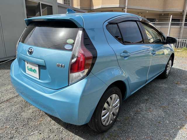 トヨタ アクア L 石川県 2016(平28)年 3.4万km クールソーダメタリック 社外ナビ/（AM/FM/SD/Bluetooth/フルセグTV）/ハンズフリー/ドライブレコーダー/ビルドインETC/レーンキープ/衝突軽減/横滑り防止/オートライト/オートマチックハイビーム/フォグランプ/純正フロアマット/エコモード/EVモード