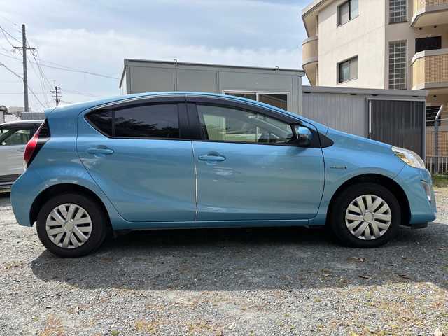 トヨタ アクア L 石川県 2016(平28)年 3.4万km クールソーダメタリック 社外ナビ/（AM/FM/SD/Bluetooth/フルセグTV）/ハンズフリー/ドライブレコーダー/ビルドインETC/レーンキープ/衝突軽減/横滑り防止/オートライト/オートマチックハイビーム/フォグランプ/純正フロアマット/エコモード/EVモード