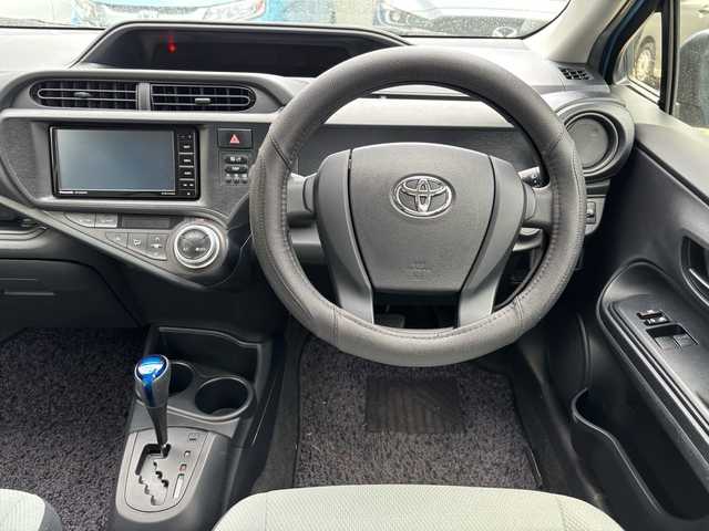 トヨタ アクア L 石川県 2016(平28)年 3.4万km クールソーダメタリック 社外ナビ/（AM/FM/SD/Bluetooth/フルセグTV）/ハンズフリー/ドライブレコーダー/ビルドインETC/レーンキープ/衝突軽減/横滑り防止/オートライト/オートマチックハイビーム/フォグランプ/純正フロアマット/エコモード/EVモード