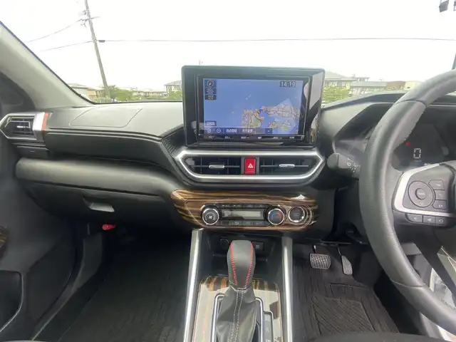 トヨタ ライズ Z 福岡県 2020(令2)年 5.9万km パール ・レーダークルーズコントロール/・社外HDDナビ/USB/Bluetooth/CD/DVD/・全方位カメラ/・シートヒーター/・ドライブレコーダー/・フルセグ/・社外ETC/・プッシュスタート/・アイドリングストップ/・スマートキー/・スペアキー/・フロント/サイド/リアエアロ/・レーンキープアシスト/・オートライト/・LEDライト/・保証書/・取扱説明書