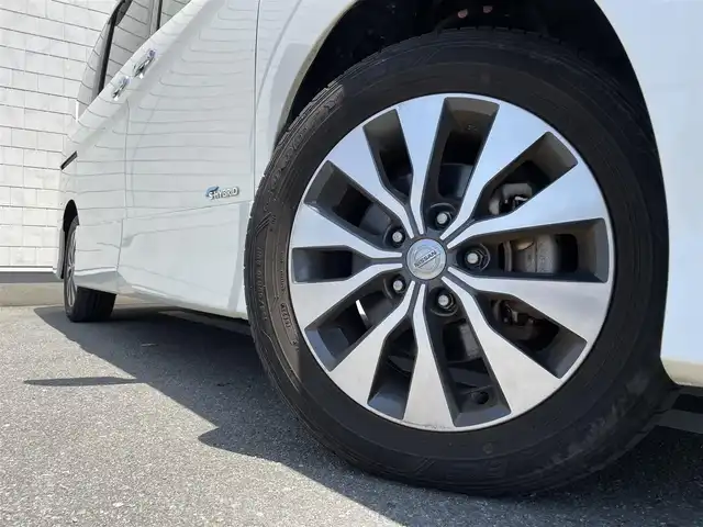 日産 セレナ ハイウェイスター 福岡県 2017(平29)年 4.9万km ピュアホワイトパール / スーパーブラック 2トーン 純正9型SDナビ（フルセグ/CD/DVD/BT)アラウンドビューモニターフリップダウンモニターエマージェンシーブレーキコーナーセンサー両側電動パワスラクルーズコントロールドラレコETCUSBポート純正LEDヘットライト純正フロアマット純正16インチアルミホイールスマートキープッシュスタート