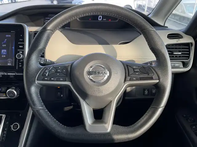 日産 セレナ ハイウェイスター 福岡県 2017(平29)年 4.9万km ピュアホワイトパール / スーパーブラック 2トーン 純正9型SDナビ（フルセグ/CD/DVD/BT)アラウンドビューモニターフリップダウンモニターエマージェンシーブレーキコーナーセンサー両側電動パワスラクルーズコントロールドラレコETCUSBポート純正LEDヘットライト純正フロアマット純正16インチアルミホイールスマートキープッシュスタート