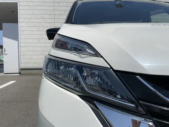 日産 セレナ ハイウェイスター 福岡県 2017(平29)年 4.9万km ピュアホワイトパール / スーパーブラック 2トーン 純正9型SDナビ（フルセグ/CD/DVD/BT)アラウンドビューモニターフリップダウンモニターエマージェンシーブレーキコーナーセンサー両側電動パワスラクルーズコントロールドラレコETCUSBポート純正LEDヘットライト純正フロアマット純正16インチアルミホイールスマートキープッシュスタート