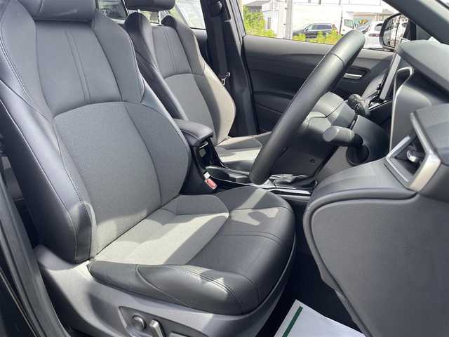 トヨタ カローラ クロス ハイブリッド Z 茨城県 2024(令6)年 1.7万km アティチュードブラックマイカ 純正ディスプレイオーディオ/【AM・FM・TV・BT・USB・Miracast】/パワーシート/シートヒーター/電動リアゲート/ルーフレール/レーダークルコン/ETC/Bカメラ/前後コーナーセンサー/ステリモ/オートライト/オートハイビーム/Fフォグ/LEDライト/純正アルミホイール/横滑り防止装置/レーンキープアシスト/衝突被害軽減システム