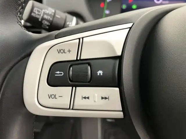 ホンダ フィット e:HEVホーム 愛知県 2020(令2)年 1.3万km プレミアムサンライトホワイトパール ・純正9インチナビ/・バックカメラ/・Bluetooth/・フルセグTV/・ホンダセンシング/・衝突被害軽減システム/・コーナーセンサー/・クルーズコントロール/・レーンキープアシスト/・横滑り防止装置/・オートライト/・LEDヘッドライト/・ドライブレコーダー/・ETC/・プッシュスタート/・スマートキー