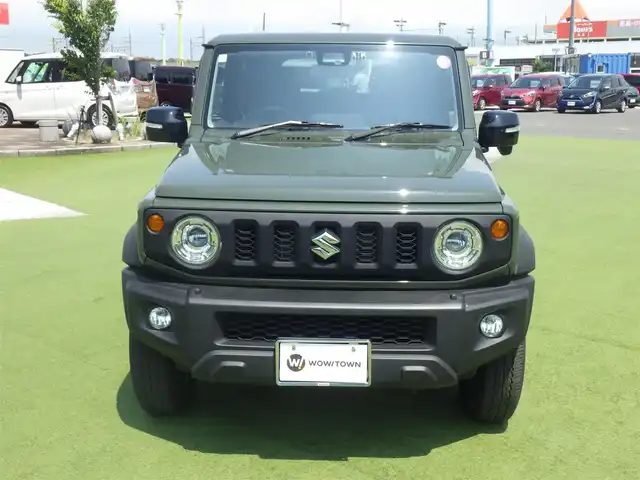スズキ ジムニー シエラ JC 千葉県 2023(令5)年 0.9万km ジャングルグリーン スズキセーフティサポート/クルーズコントロール/アイドリングストップ/ディスプレイオーディオ（AMEX-SL01a）/【Bluetooth接続】/バックカメラ/前席シートヒーター/革巻きステアリング/ステアリングスイッチ/ETC/LEDヘッドライト/フォグライト/ウインカーミラー/純正15インチアルミホイル/サイド/カーテンエアバッグ/携帯リモコン