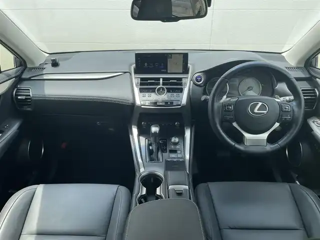 レクサス ＮＸ 300h Iパッケージ 茨城県 2018(平30)年 6.9万km ブラック 純正ナビ/・Bluetooth接続/・フルセグTV/レーダークルーズコントロール/プリクラッシュセーフティ/レーンディパーチャーアラート/電動革温席/ビルトインETC2.0/LEDオートライト/バックガイドモニター/ドライビングポジション/ステアリングヒーター/D＋N席パワーシート/USB入力端子/１２０V充電/D＋N席パワーシート/純正アルミホイール